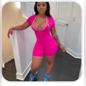 (70)- 🚨Summer Time Fine In This Last Of It’s Kind “Burst Of Color” 3 piece!🔥